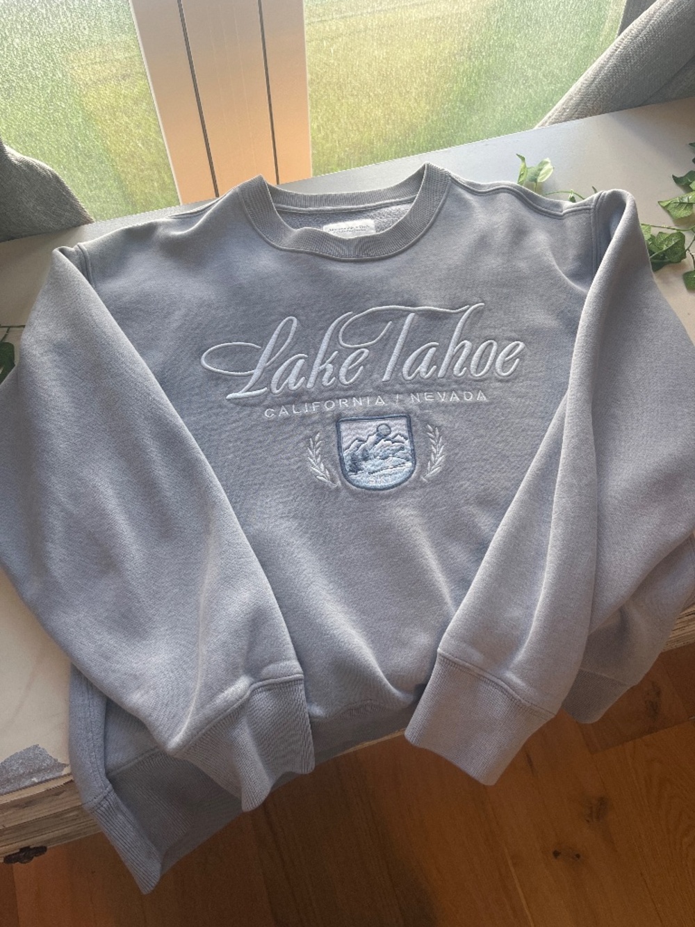 Abercrombie and Fitch Crewneck blue lake tahoe xs